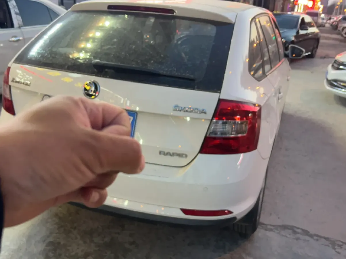 2014 Skoda Rapid Spaceback 1.6L 110HP L4 6AT,autocango,china used car exporter,china ev exporter,chinese used car exporter,chinese used ev exporter