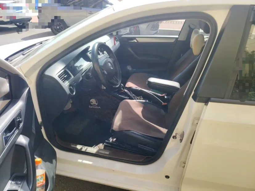 2014 Skoda Rapid Spaceback 1.6L 110HP L4 6AT,autocango,china used car exporter,china ev exporter,chinese used car exporter,chinese used ev exporter