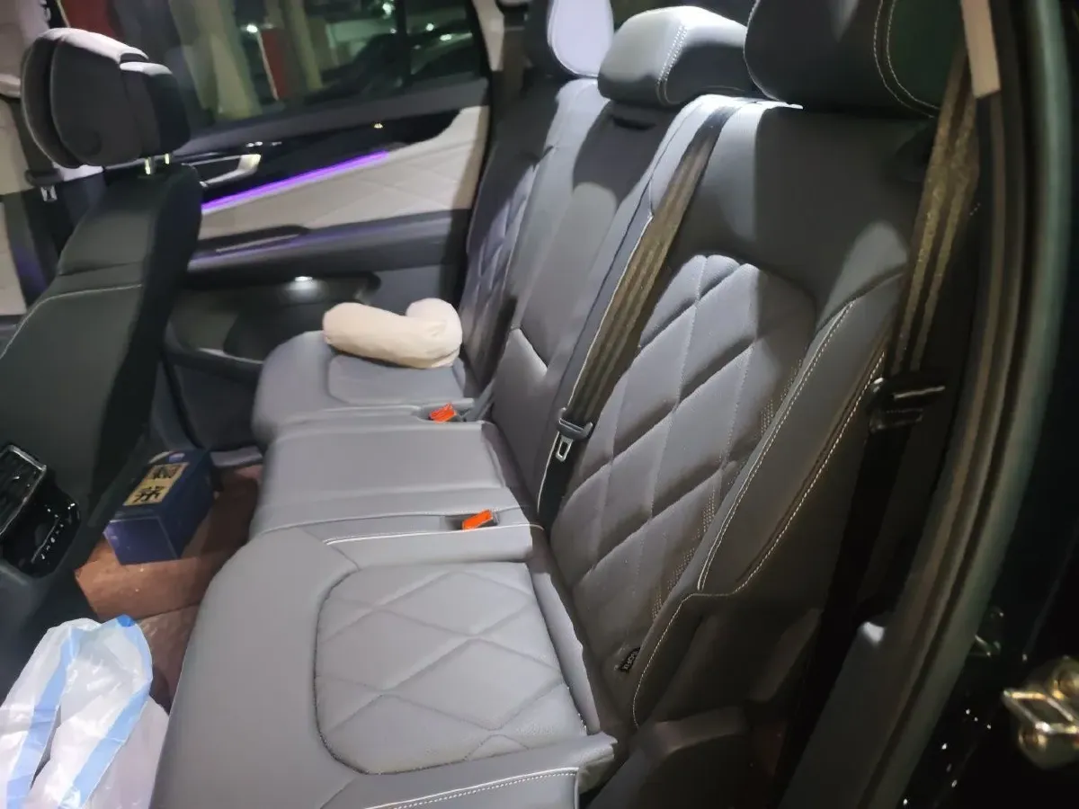 2024 Volkswagen Teramont 2.0T 220HP L4 7DCT,autocango,china used car exporter,china ev exporter,chinese used car exporter,chinese used ev exporter