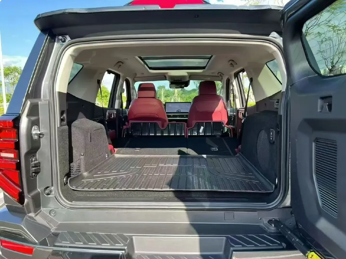 2024 Tank 400 2.0T 252HP L4 9AT PHEV 36.7/37.1KWH,autocango,china used car exporter,china ev exporter,chinese used car exporter,chinese used ev exporter