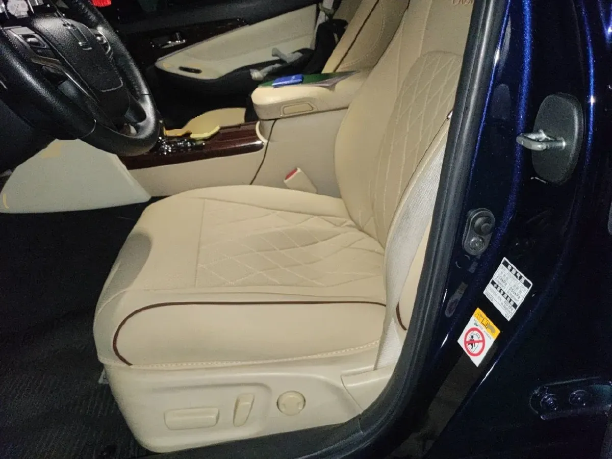 2017 Toyota Crown 2.0T 235HP L4 8AT,autocango,china used car exporter,china ev exporter,chinese used car exporter,chinese used ev exporter