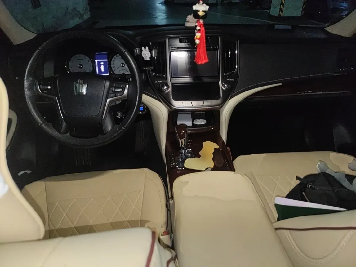 2017 Toyota Crown 2.0T 235HP L4 8AT,autocango,china used car exporter,china ev exporter,chinese used car exporter,chinese used ev exporter