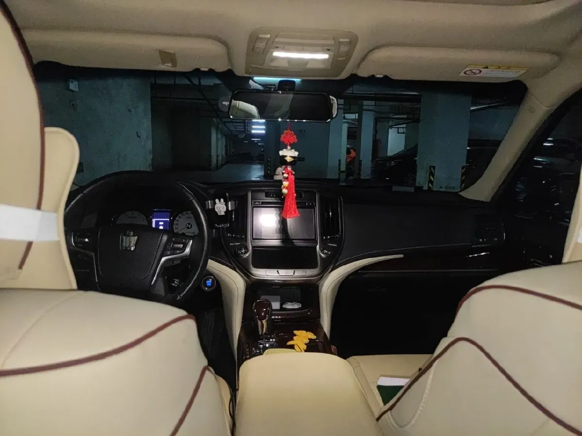 2017 Toyota Crown 2.0T 235HP L4 8AT,autocango,china used car exporter,china ev exporter,chinese used car exporter,chinese used ev exporter