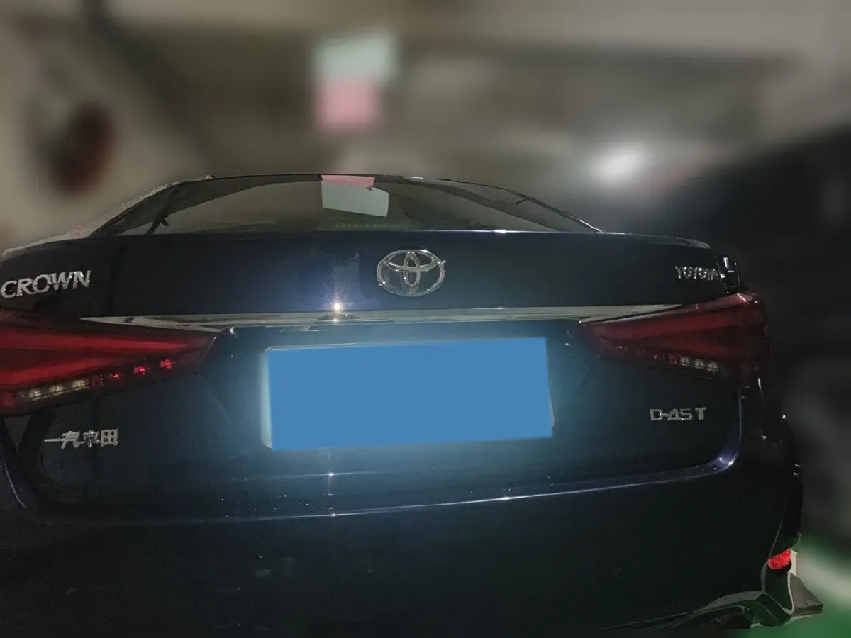2017 Toyota Crown 2.0T 235HP L4 8AT,autocango,china used car exporter,china ev exporter,chinese used car exporter,chinese used ev exporter