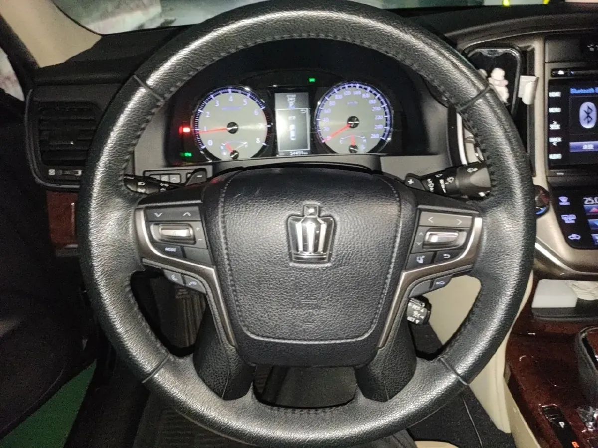 2017 Toyota Crown 2.0T 235HP L4 8AT,autocango,china used car exporter,china ev exporter,chinese used car exporter,chinese used ev exporter