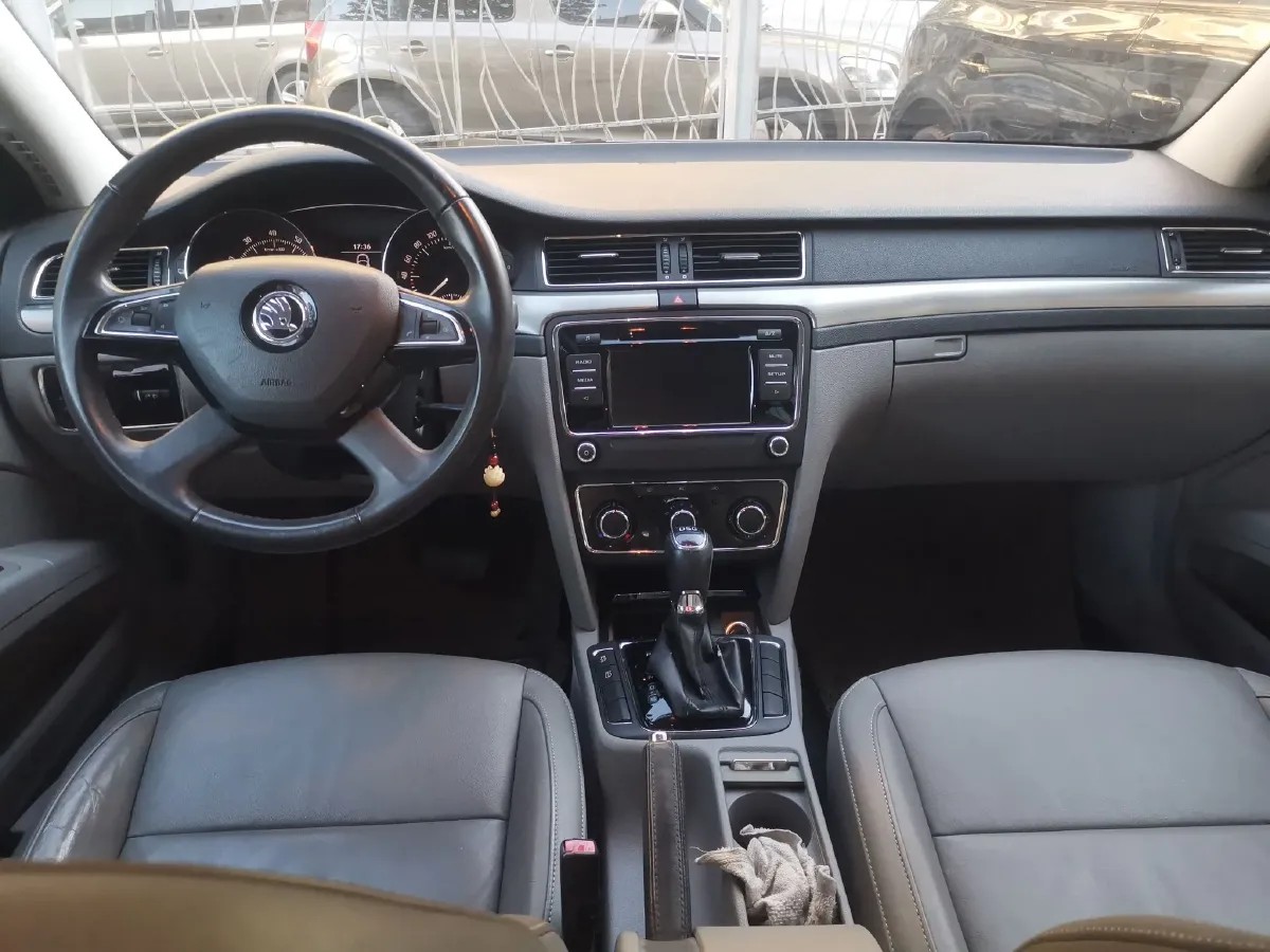 2013 Skoda Superb 1.4T 131HP L4 7DCT,autocango,china used car exporter,china ev exporter,chinese used car exporter,chinese used ev exporter