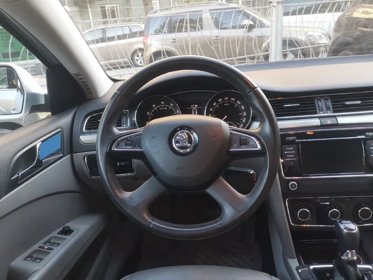 2013 Skoda Superb 1.4T 131HP L4 7DCT,autocango,china used car exporter,china ev exporter,chinese used car exporter,chinese used ev exporter