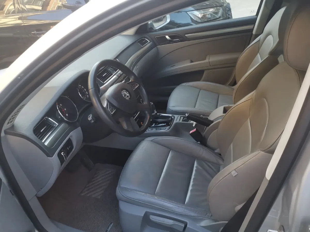 2013 Skoda Superb 1.4T 131HP L4 7DCT,autocango,china used car exporter,china ev exporter,chinese used car exporter,chinese used ev exporter