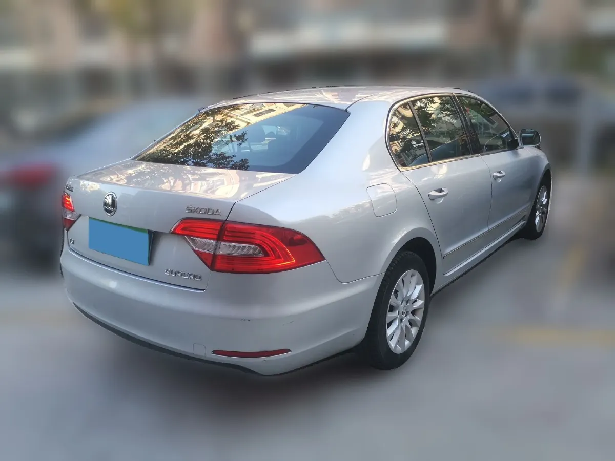 2013 Skoda Superb 1.4T 131HP L4 7DCT,autocango,china used car exporter,china ev exporter,chinese used car exporter,chinese used ev exporter