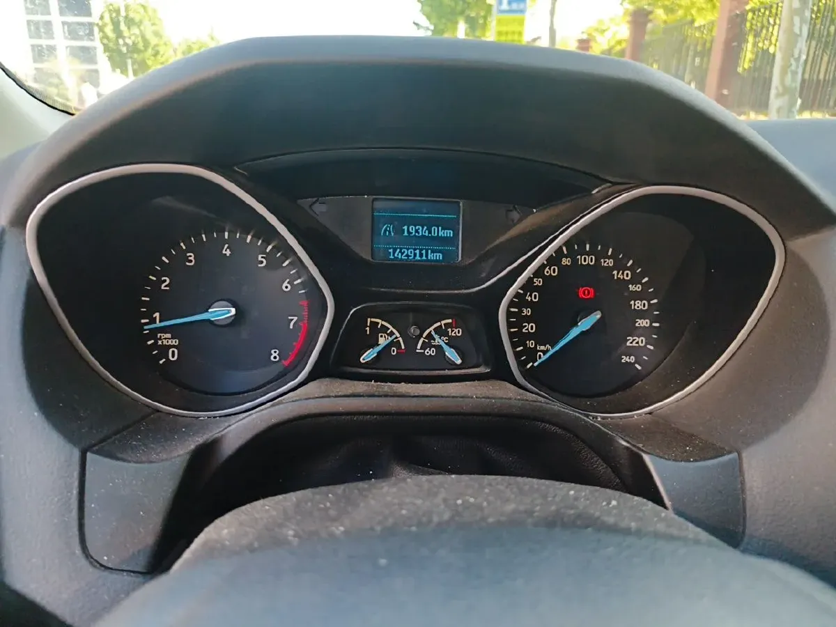 2017 Ford Focus 1.6L 125HP L4 5MT,autocango,china used car exporter,china ev exporter,chinese used car exporter,chinese used ev exporter