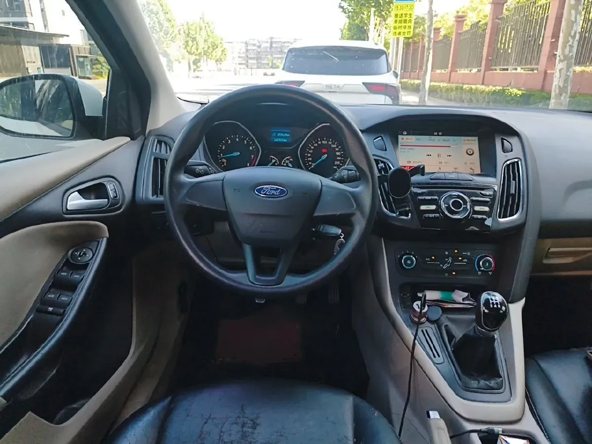 2017 Ford Focus 1.6L 125HP L4 5MT,autocango,china used car exporter,china ev exporter,chinese used car exporter,chinese used ev exporter