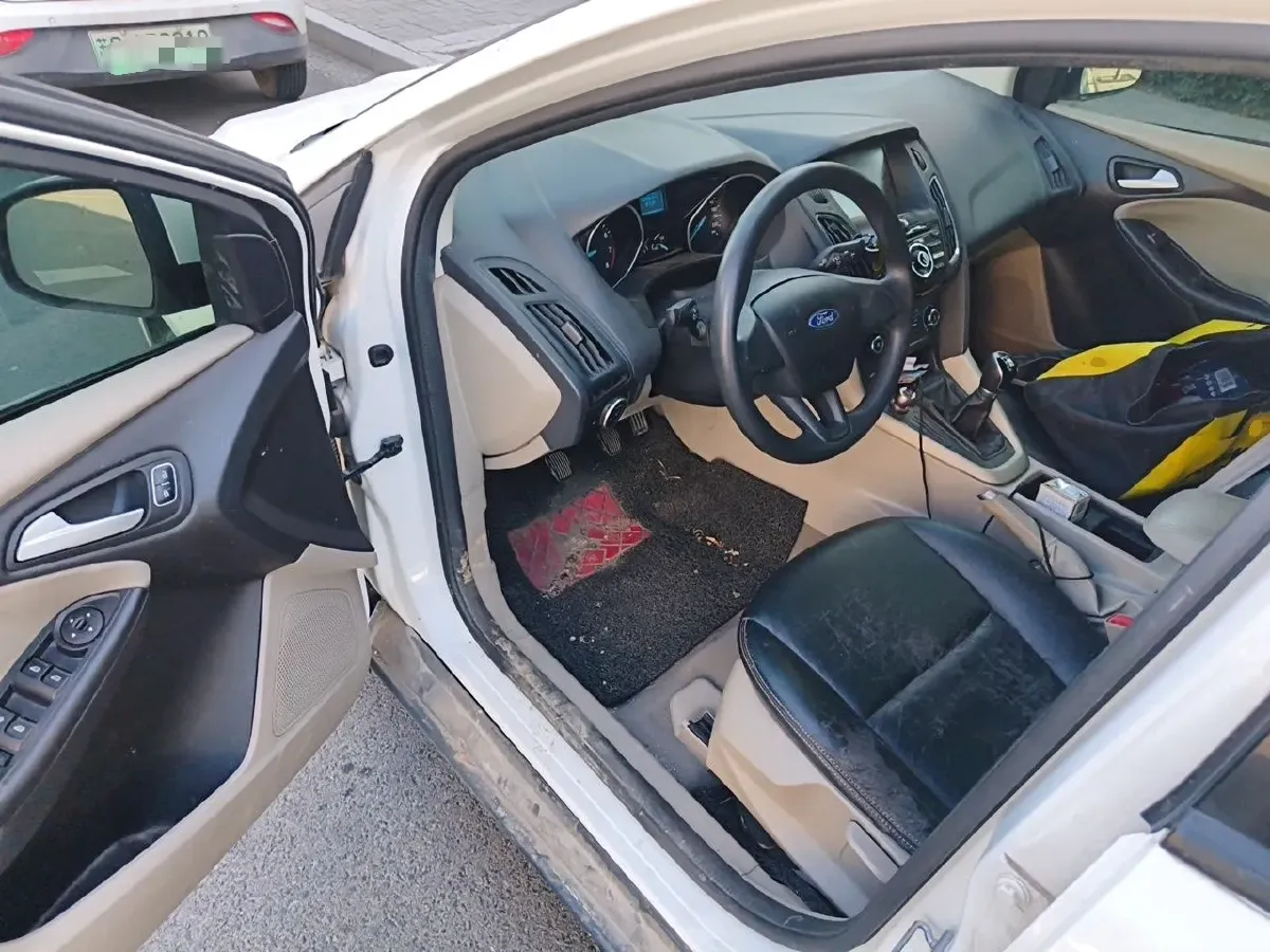 2017 Ford Focus 1.6L 125HP L4 5MT,autocango,china used car exporter,china ev exporter,chinese used car exporter,chinese used ev exporter
