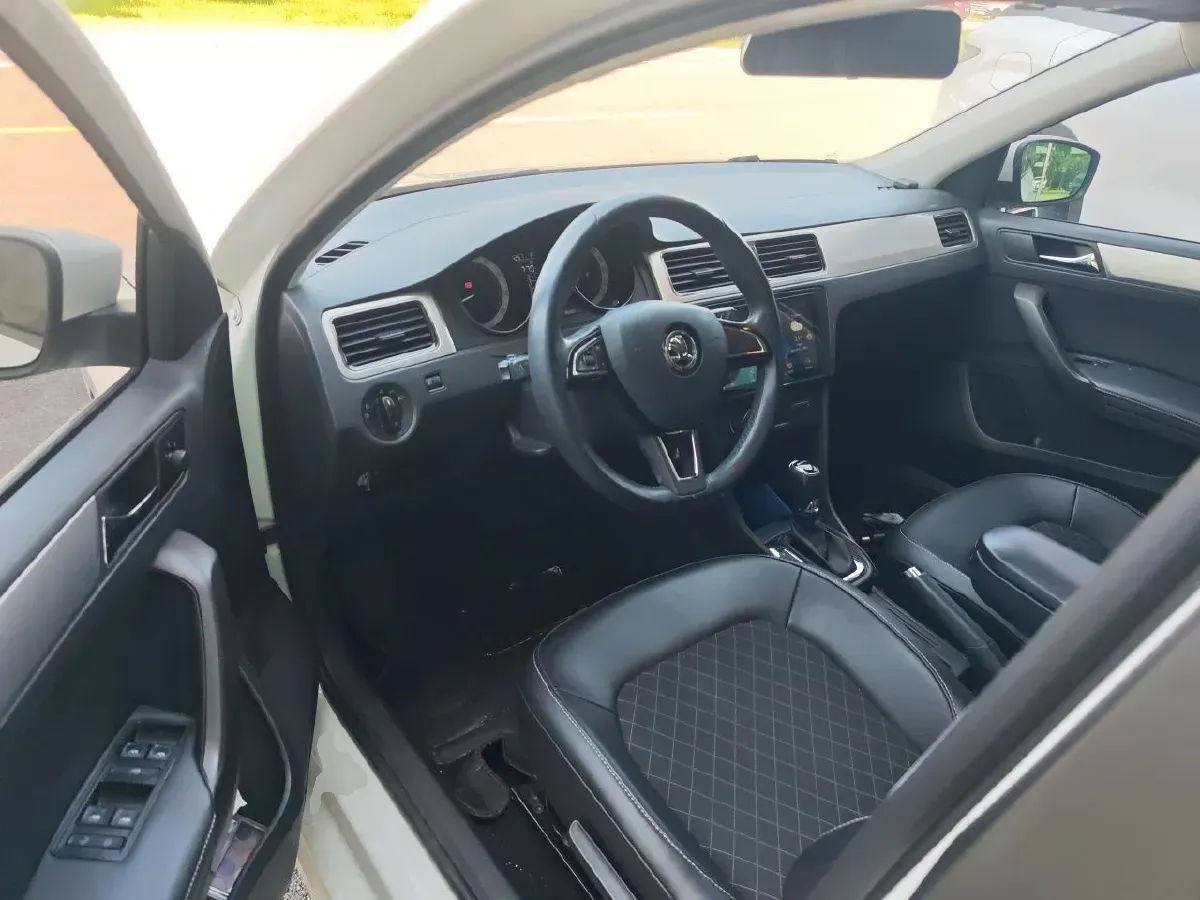 2018 Skoda Rapid Spaceback 1.6L 110HP L4 6AT,autocango,china used car exporter,china ev exporter,chinese used car exporter,chinese used ev exporter