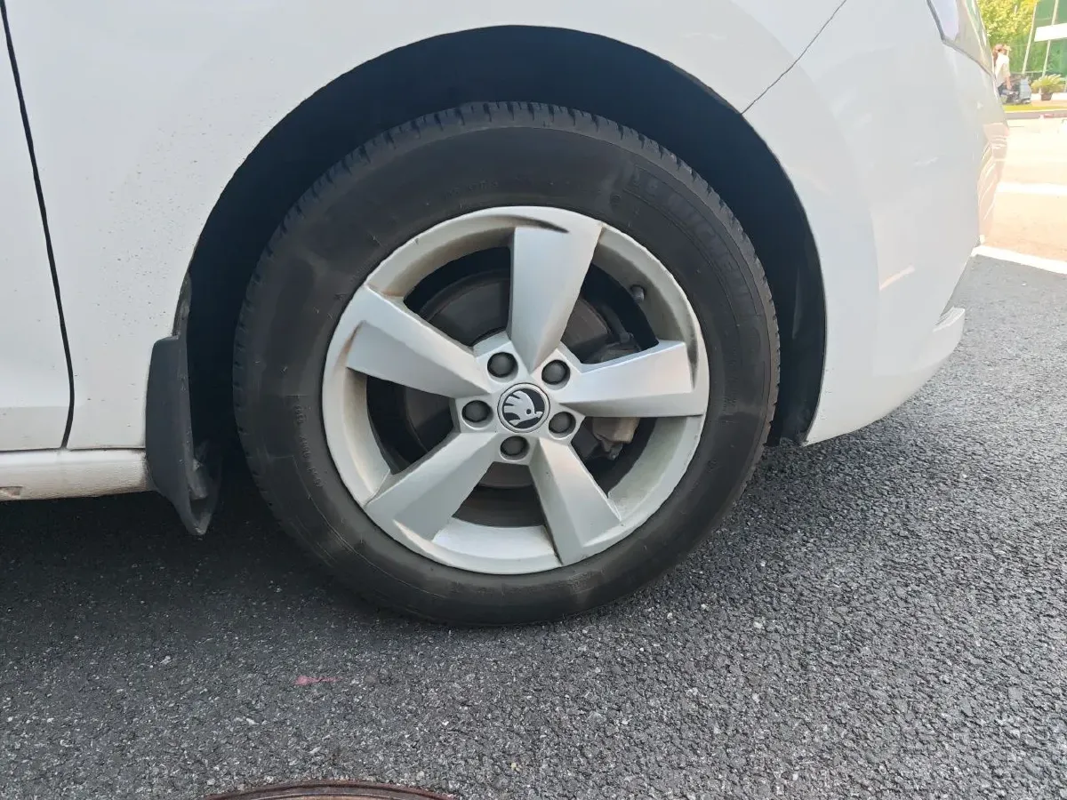 2018 Skoda Rapid Spaceback 1.6L 110HP L4 6AT,autocango,china used car exporter,china ev exporter,chinese used car exporter,chinese used ev exporter