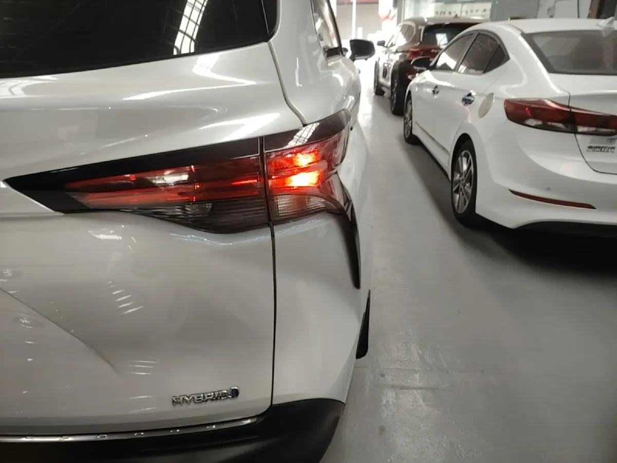 2023 Toyota Granvia 2.5L 189HP L4 E-CVT Hybrid,autocango,china used car exporter,china ev exporter,chinese used car exporter,chinese used ev exporter
