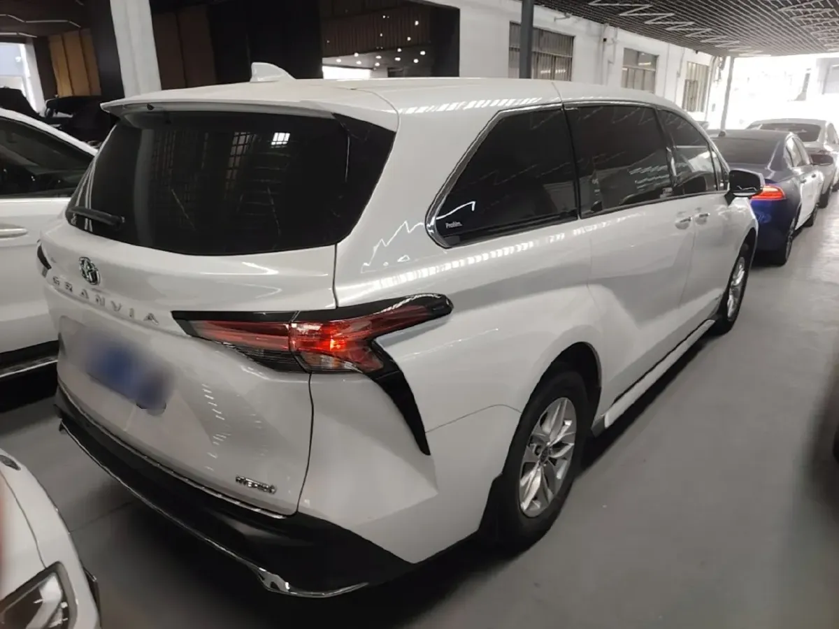 2023 Toyota Granvia 2.5L 189HP L4 E-CVT Hybrid,autocango,china used car exporter,china ev exporter,chinese used car exporter,chinese used ev exporter