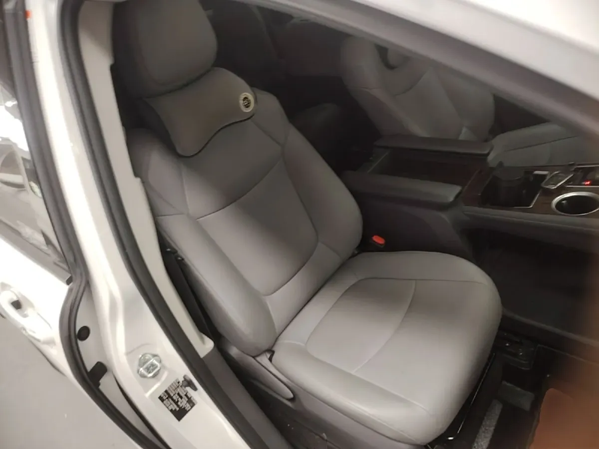 2023 Toyota Granvia 2.5L 189HP L4 E-CVT Hybrid,autocango,china used car exporter,china ev exporter,chinese used car exporter,chinese used ev exporter