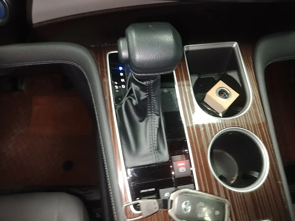2023 Toyota Granvia 2.5L 189HP L4 E-CVT Hybrid,autocango,china used car exporter,china ev exporter,chinese used car exporter,chinese used ev exporter