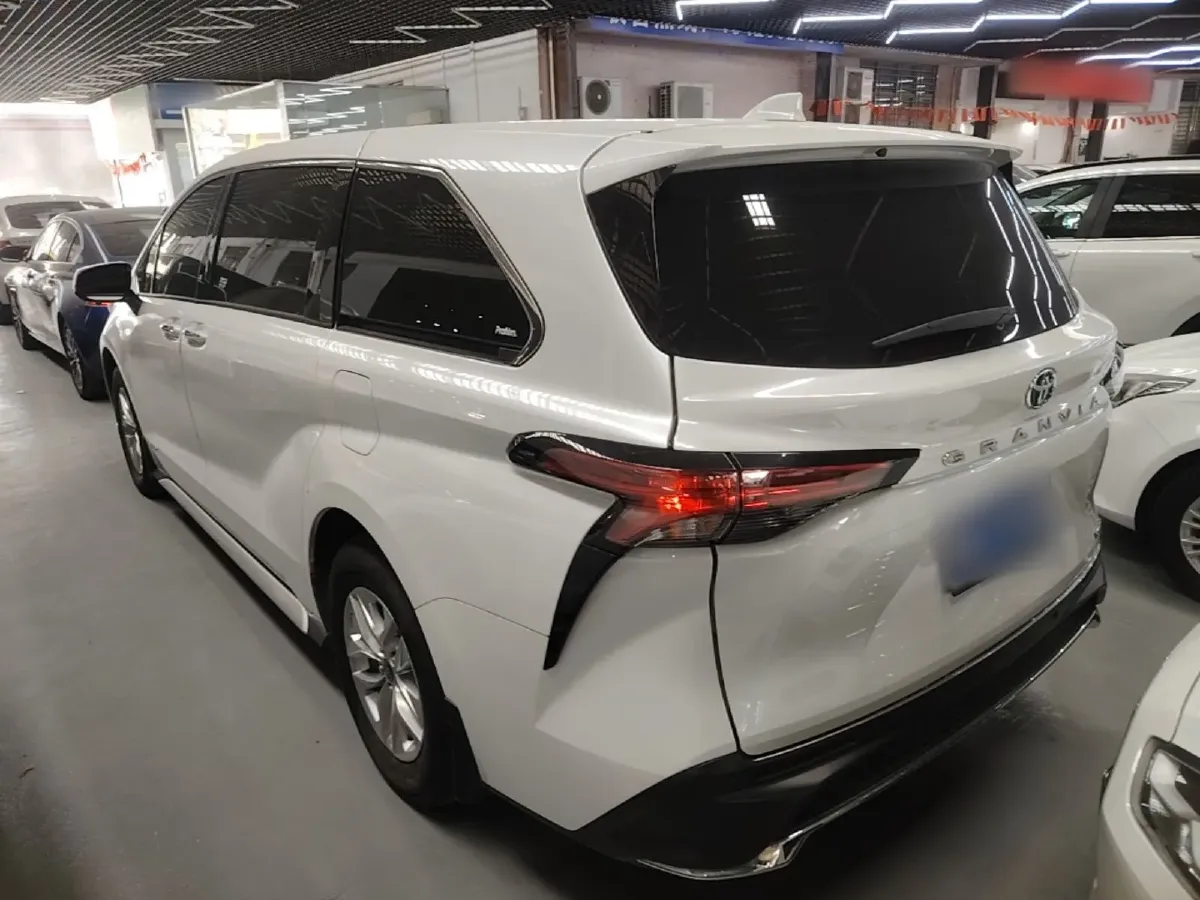 2023 Toyota Granvia 2.5L 189HP L4 E-CVT Hybrid,autocango,china used car exporter,china ev exporter,chinese used car exporter,chinese used ev exporter