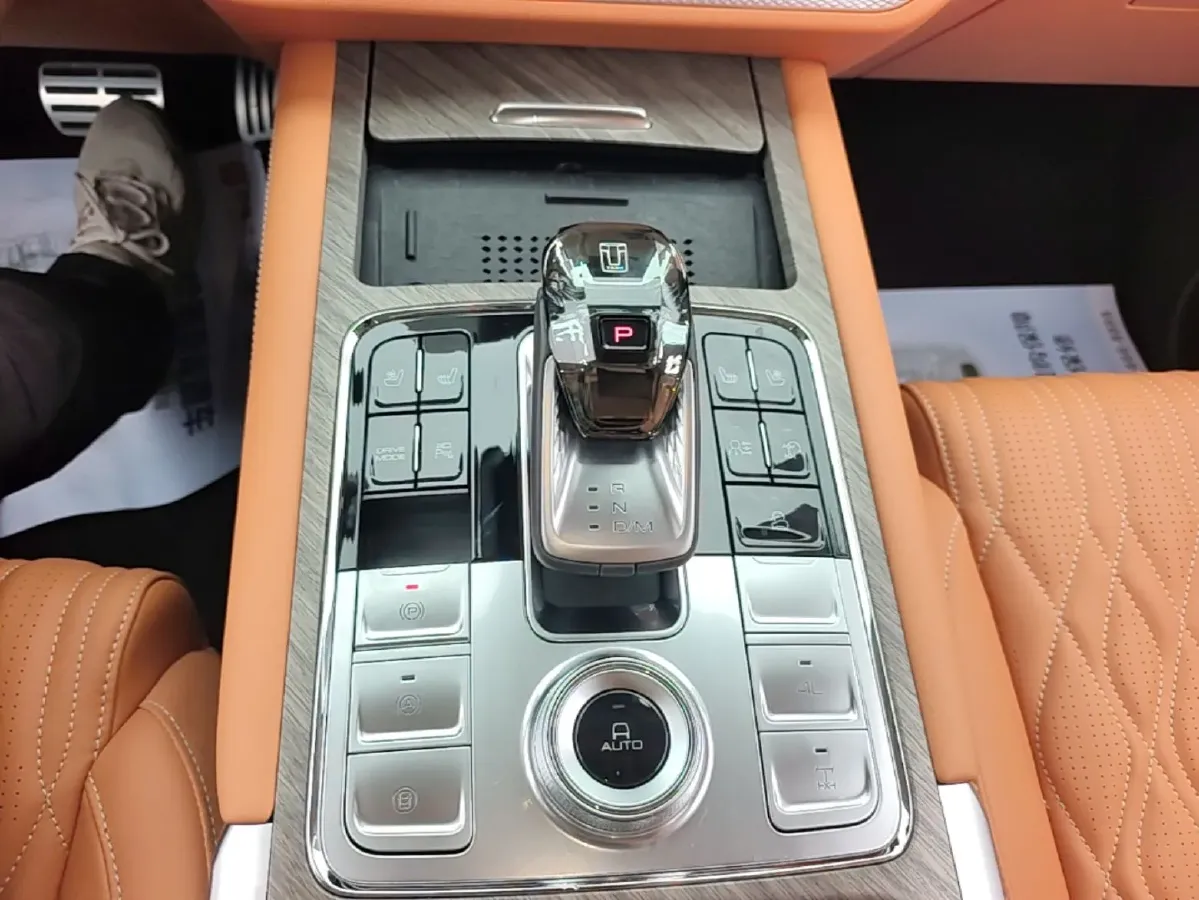 2023 Tank 500 2.0T 252HP L4 9AT PHEV 37.1KWH,autocango,china used car exporter,china ev exporter,chinese used car exporter,chinese used ev exporter