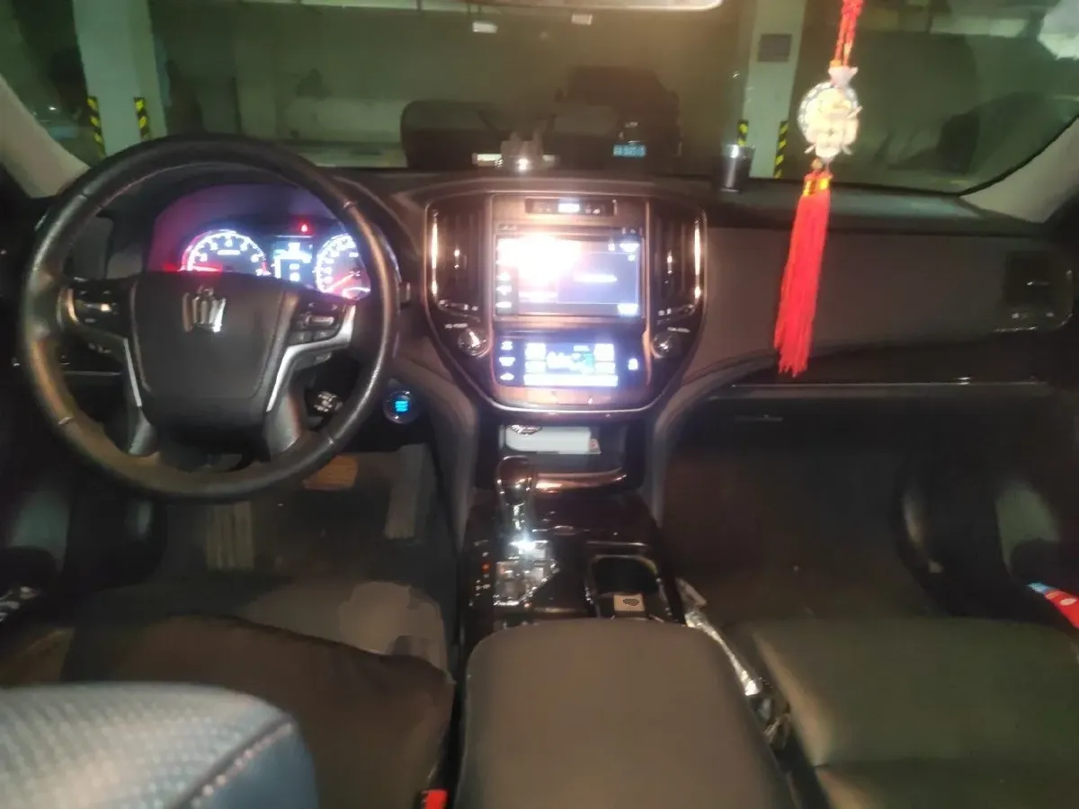 2015 Toyota Crown 2.5L 193HP V6 6AT,autocango,china used car exporter,china ev exporter,chinese used car exporter,chinese used ev exporter