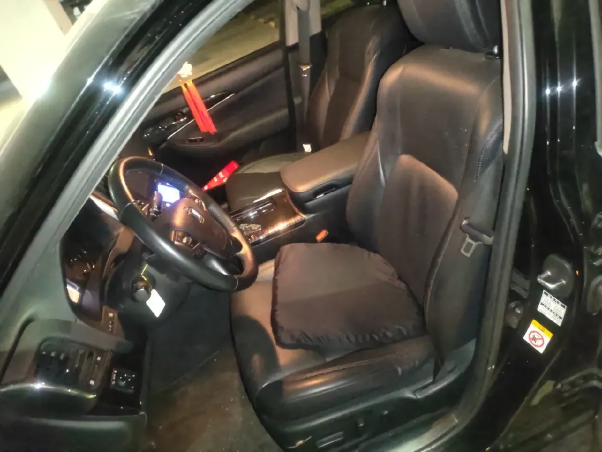 2015 Toyota Crown 2.5L 193HP V6 6AT,autocango,china used car exporter,china ev exporter,chinese used car exporter,chinese used ev exporter