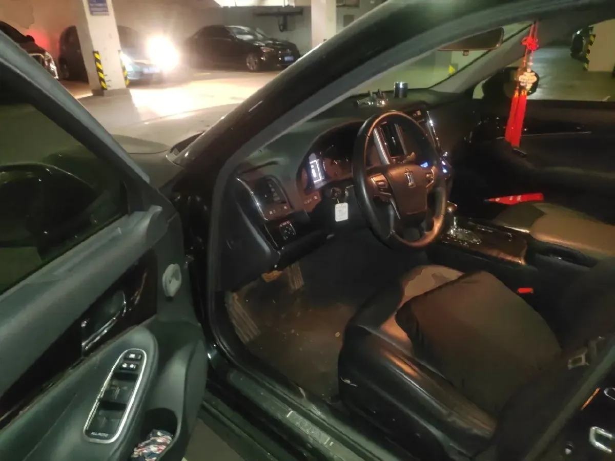 2015 Toyota Crown 2.5L 193HP V6 6AT,autocango,china used car exporter,china ev exporter,chinese used car exporter,chinese used ev exporter