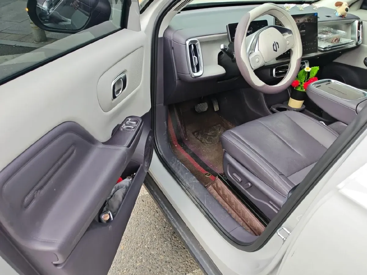 2025 Leapmotor B10 BEV 56.2KWH,autocango,china used car exporter,china ev exporter,chinese used car exporter,chinese used ev exporter