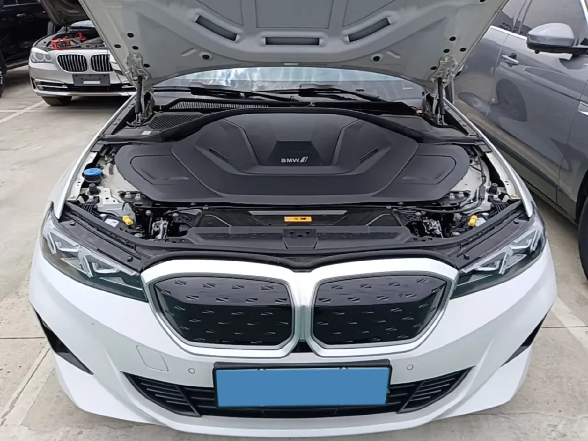2024 BMW i3 BEV 70KWH,autocango,china used car exporter,china ev exporter,chinese used car exporter,chinese used ev exporter
