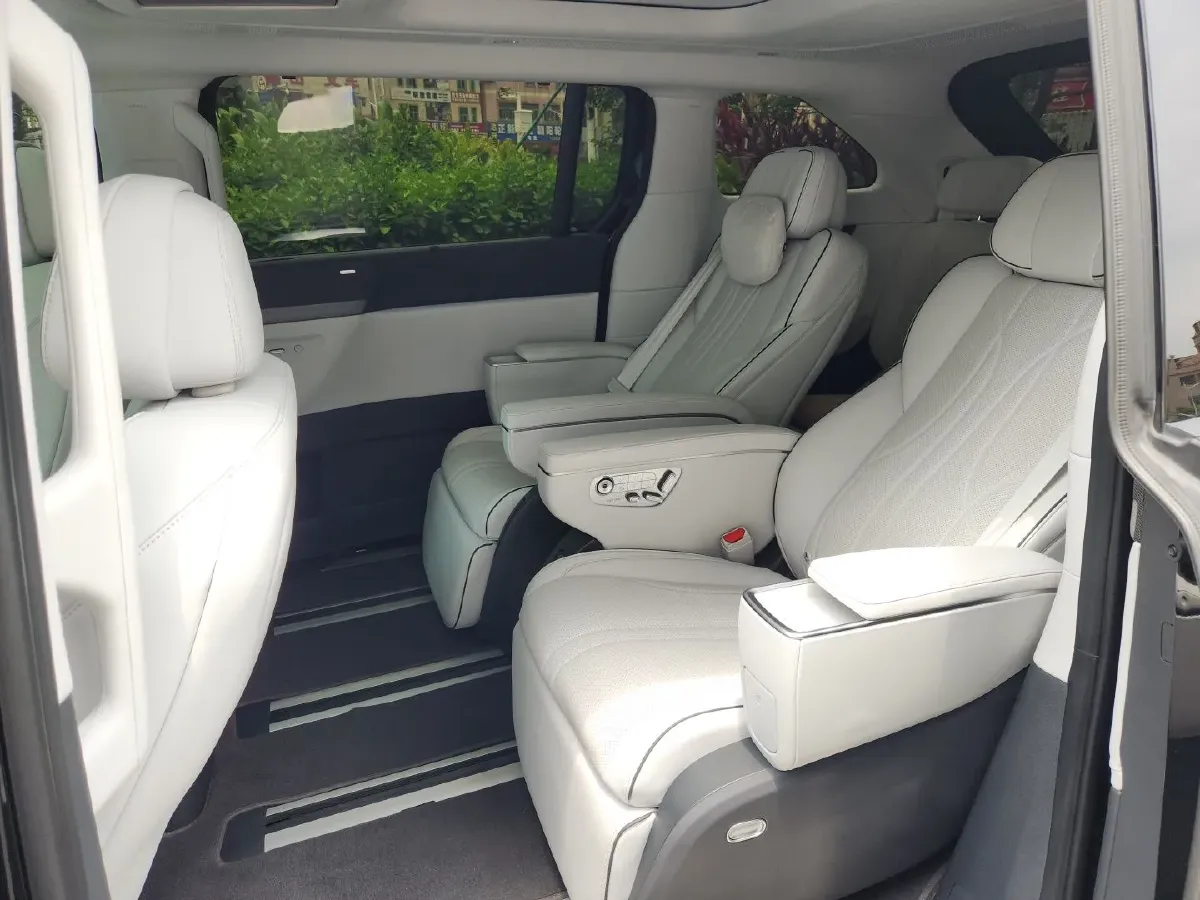 2025 Xpeng X9 BEV,autocango,china used car exporter,china ev exporter,chinese used car exporter,chinese used ev exporter