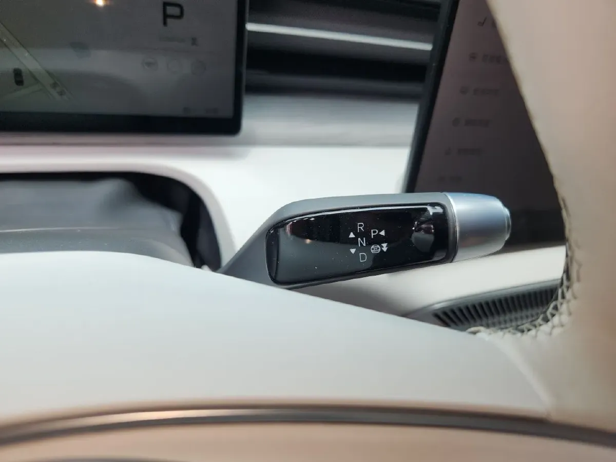 2025 Xpeng X9 BEV,autocango,china used car exporter,china ev exporter,chinese used car exporter,chinese used ev exporter