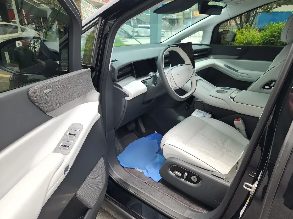 2025 Xpeng X9 BEV,autocango,china used car exporter,china ev exporter,chinese used car exporter,chinese used ev exporter