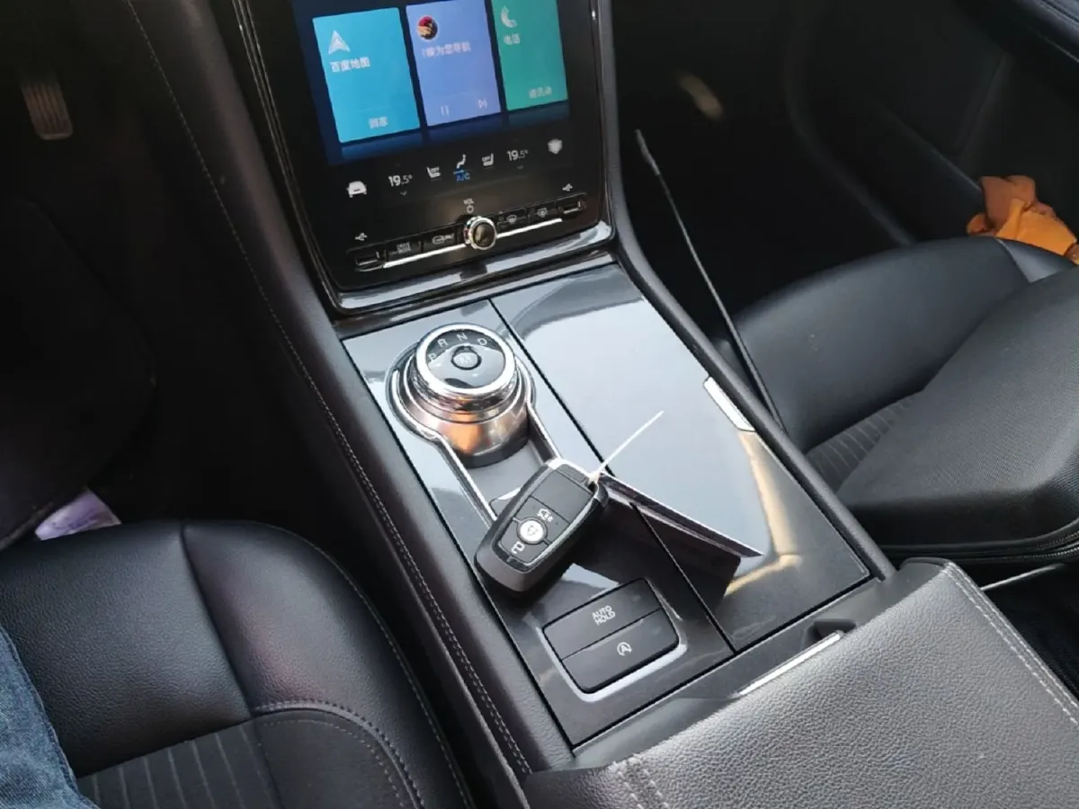 2019 Ford Taurus 2.0T 245HP L4 8AT,autocango,china used car exporter,china ev exporter,chinese used car exporter,chinese used ev exporter