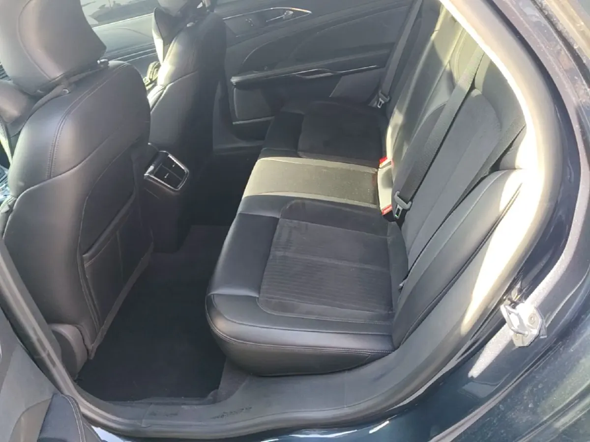 2019 Ford Taurus 2.0T 245HP L4 8AT,autocango,china used car exporter,china ev exporter,chinese used car exporter,chinese used ev exporter