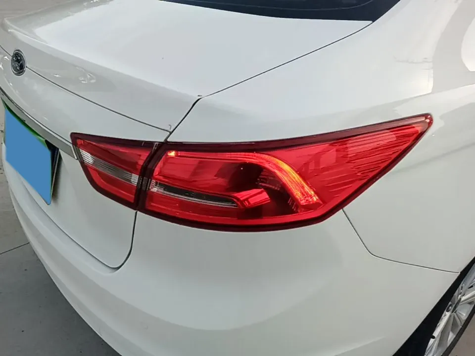 2017 Ford Escort 1.5L 113HP L4 6AT,autocango,china used car exporter,china ev exporter,chinese used car exporter,chinese used ev exporter