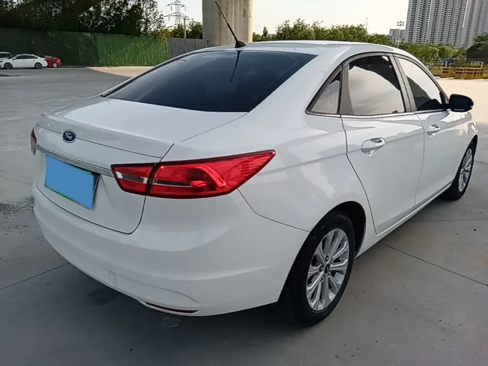 2017 Ford Escort 1.5L 113HP L4 6AT,autocango,china used car exporter,china ev exporter,chinese used car exporter,chinese used ev exporter