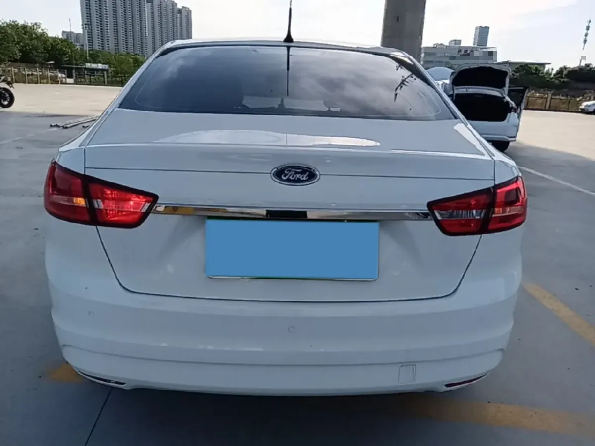 2017 Ford Escort 1.5L 113HP L4 6AT,autocango,china used car exporter,china ev exporter,chinese used car exporter,chinese used ev exporter
