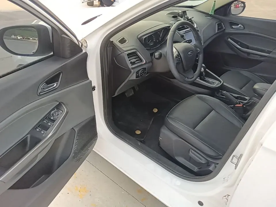 2017 Ford Escort 1.5L 113HP L4 6AT,autocango,china used car exporter,china ev exporter,chinese used car exporter,chinese used ev exporter