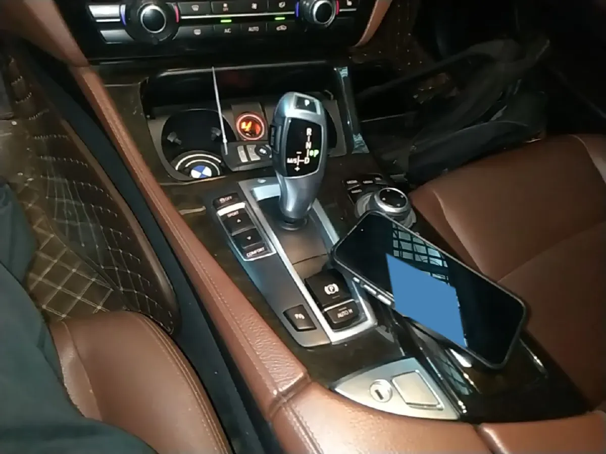 2017 BMW 5 Series 2.0T 218HP L4 8AT,autocango,china used car exporter,china ev exporter,chinese used car exporter,chinese used ev exporter