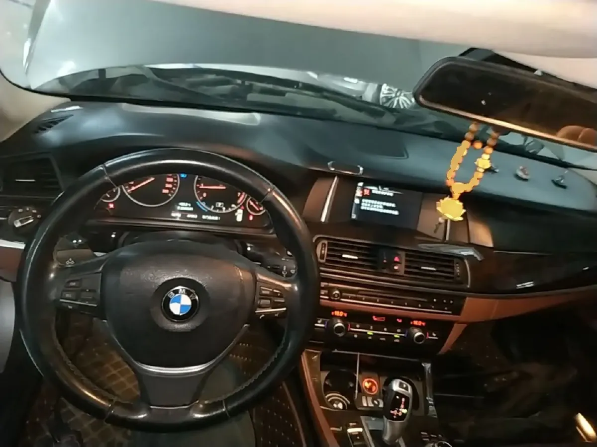2017 BMW 5 Series 2.0T 218HP L4 8AT,autocango,china used car exporter,china ev exporter,chinese used car exporter,chinese used ev exporter