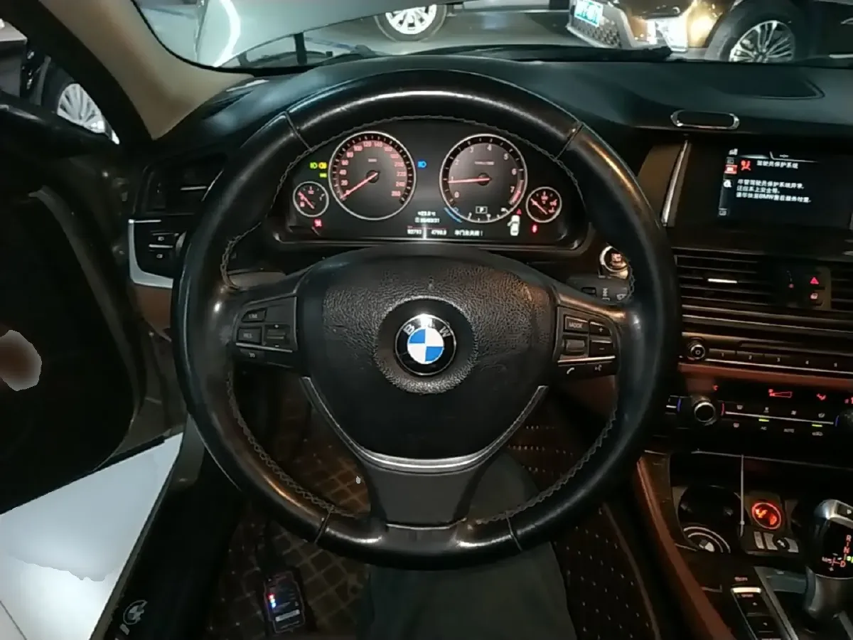 2017 BMW 5 Series 2.0T 218HP L4 8AT,autocango,china used car exporter,china ev exporter,chinese used car exporter,chinese used ev exporter