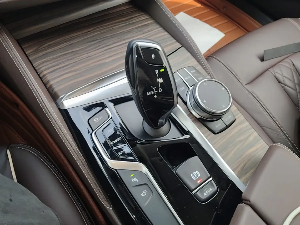 2018 BMW 5 Series 2.0T 252HP L4 8AT,autocango,china used car exporter,china ev exporter,chinese used car exporter,chinese used ev exporter