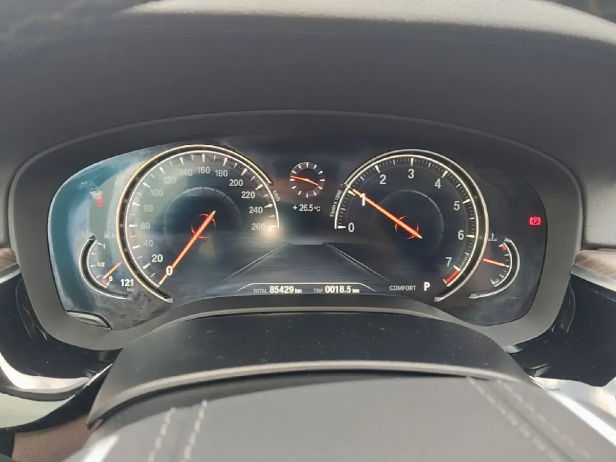2018 BMW 5 Series 2.0T 252HP L4 8AT,autocango,china used car exporter,china ev exporter,chinese used car exporter,chinese used ev exporter