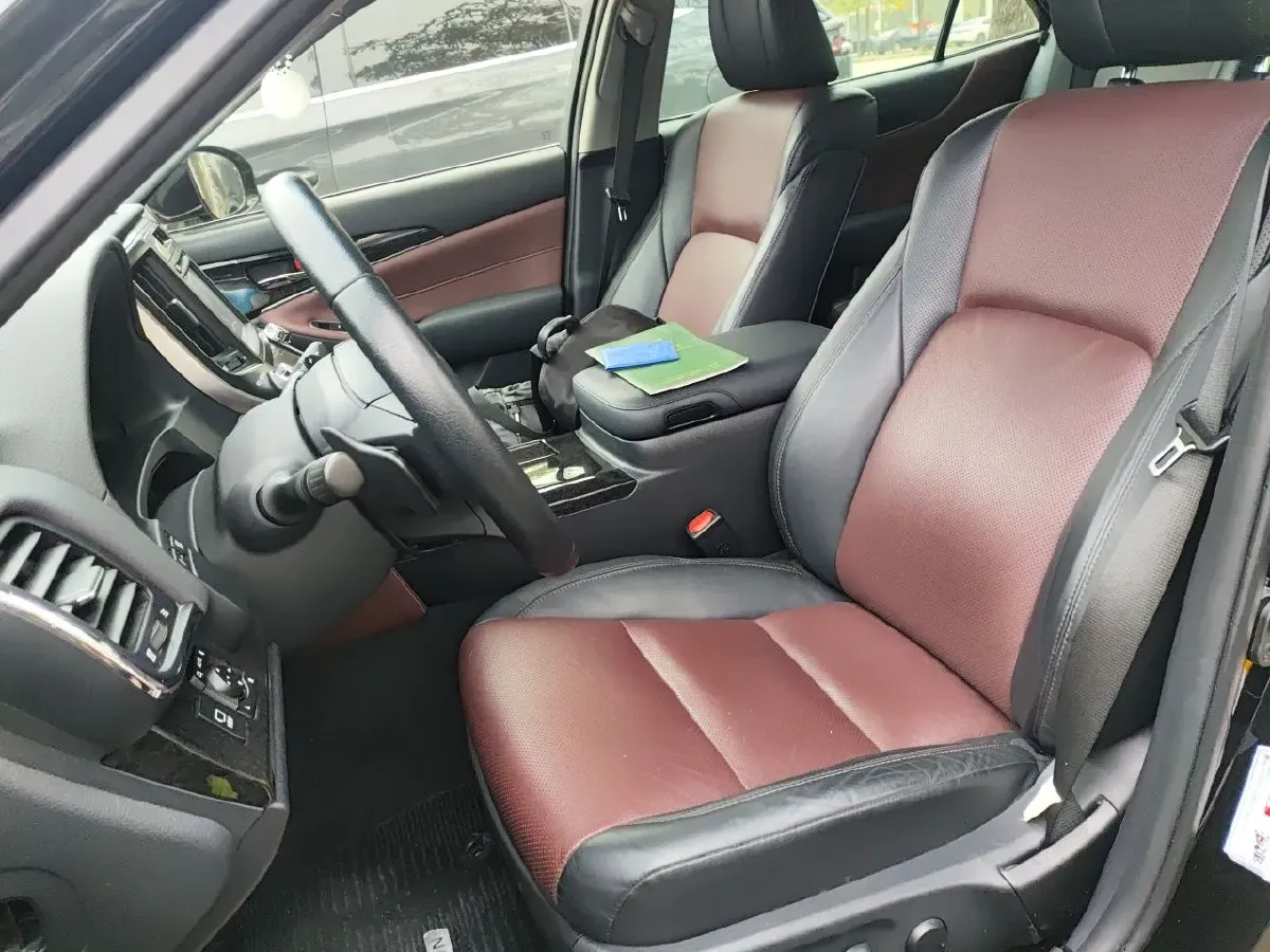2018 Toyota Crown 2.0T 235HP L4 8AT,autocango,china used car exporter,china ev exporter,chinese used car exporter,chinese used ev exporter
