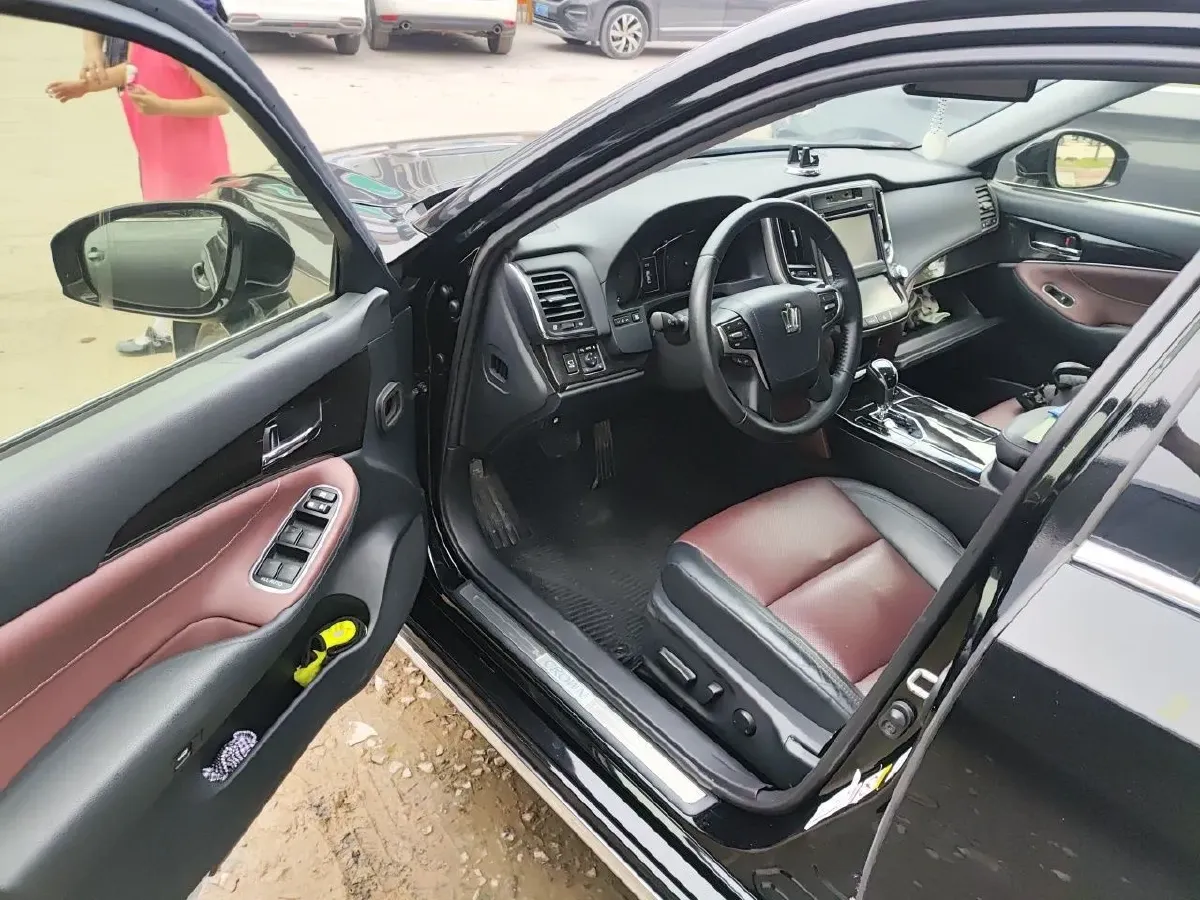 2018 Toyota Crown 2.0T 235HP L4 8AT,autocango,china used car exporter,china ev exporter,chinese used car exporter,chinese used ev exporter