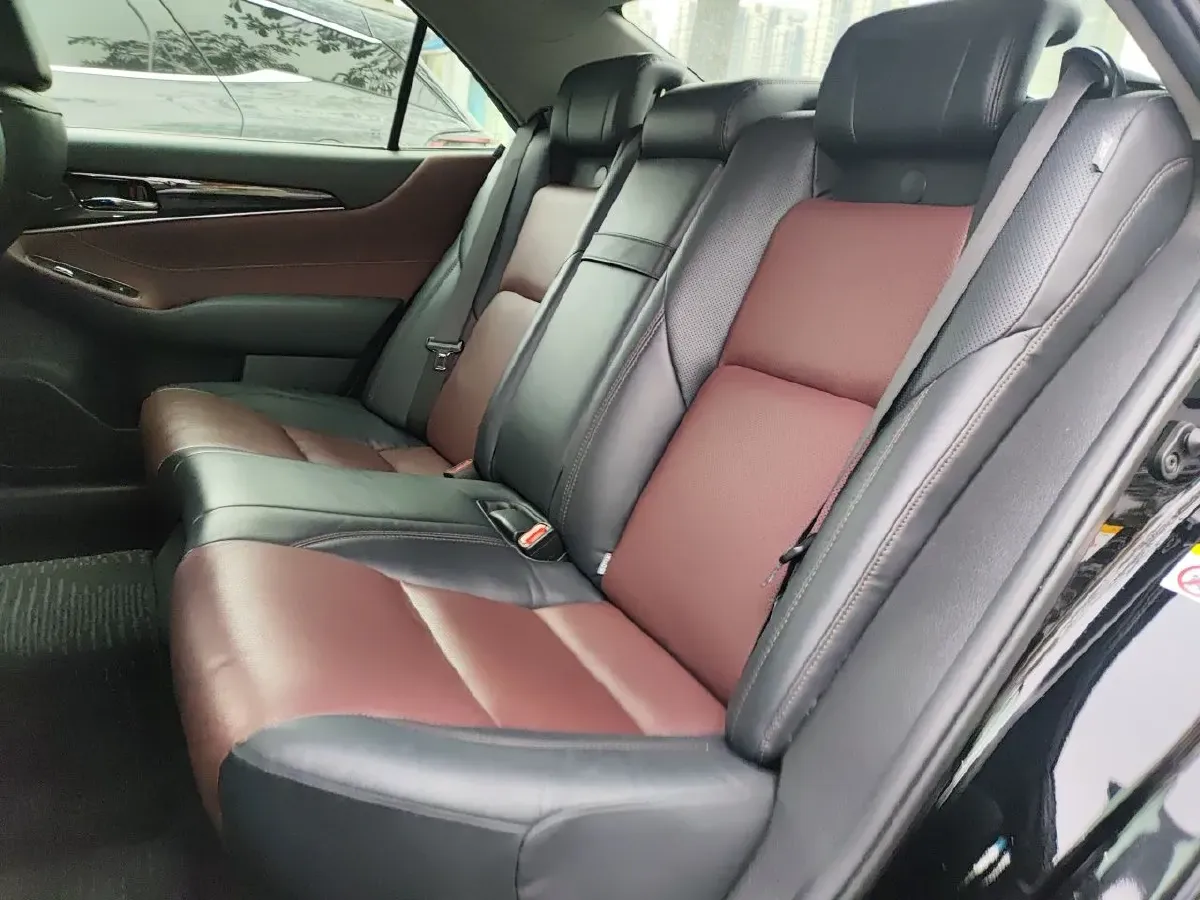 2018 Toyota Crown 2.0T 235HP L4 8AT,autocango,china used car exporter,china ev exporter,chinese used car exporter,chinese used ev exporter
