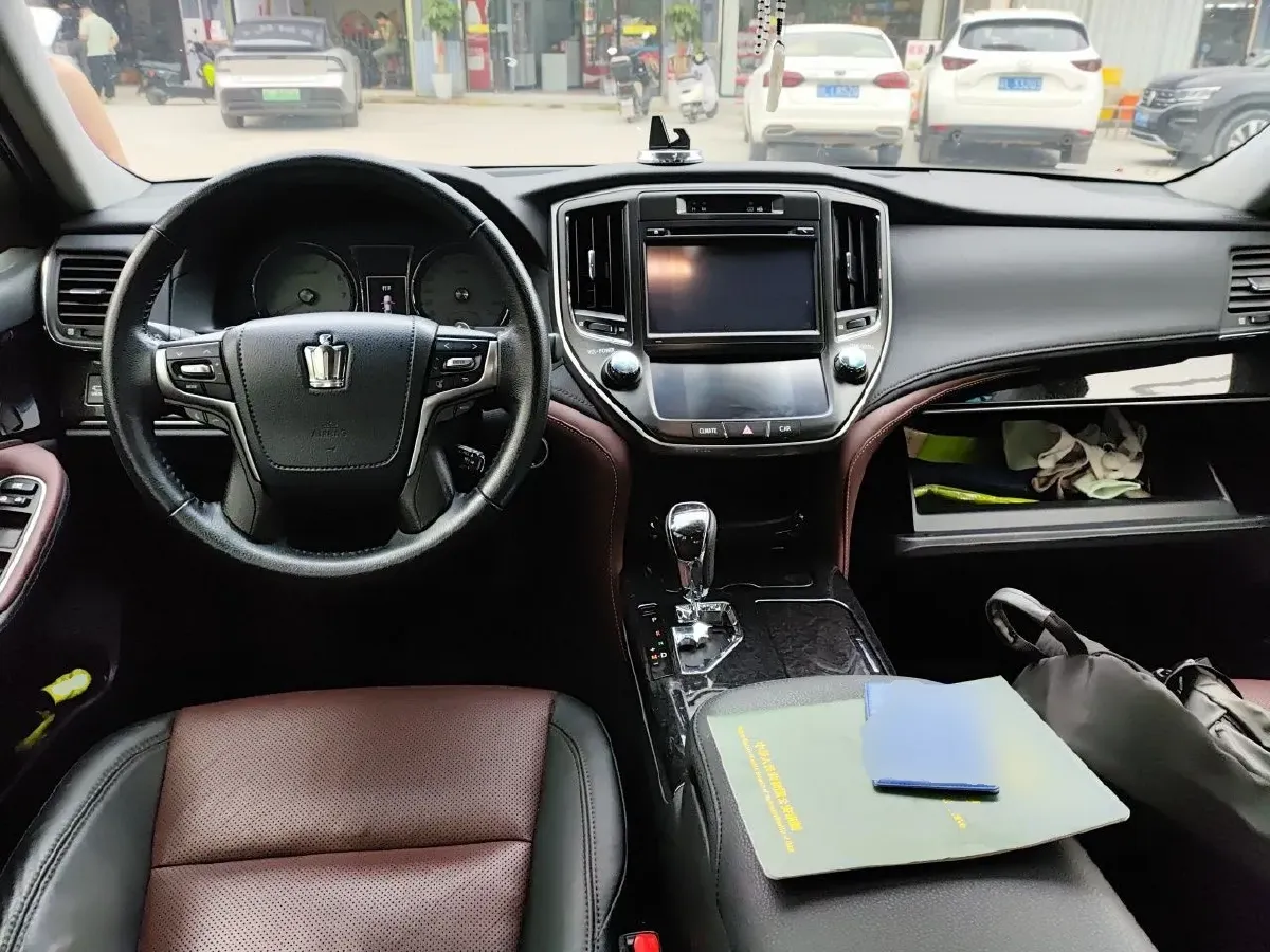 2018 Toyota Crown 2.0T 235HP L4 8AT,autocango,china used car exporter,china ev exporter,chinese used car exporter,chinese used ev exporter