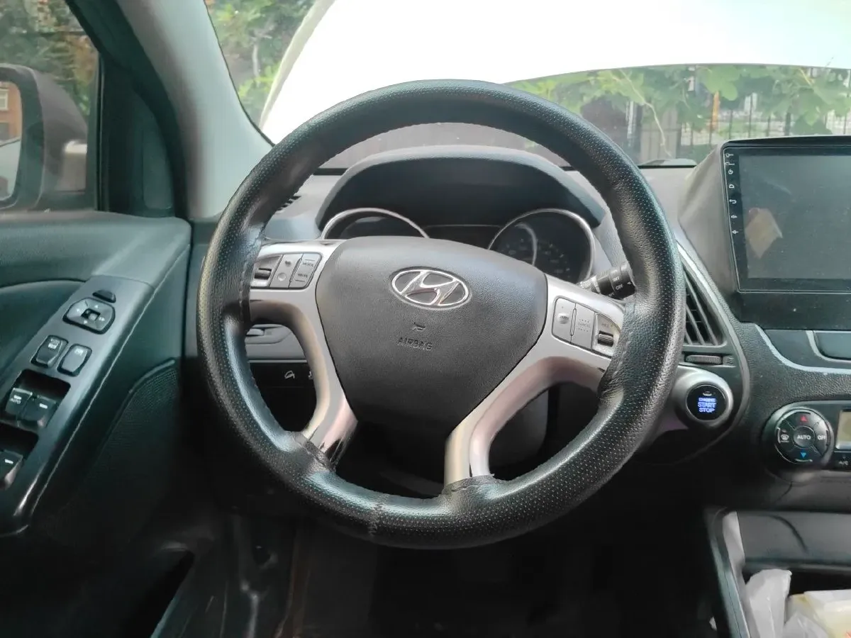 2013 Hyundai ix35 2.0L 165HP L4 6AT,autocango,china used car exporter,china ev exporter,chinese used car exporter,chinese used ev exporter