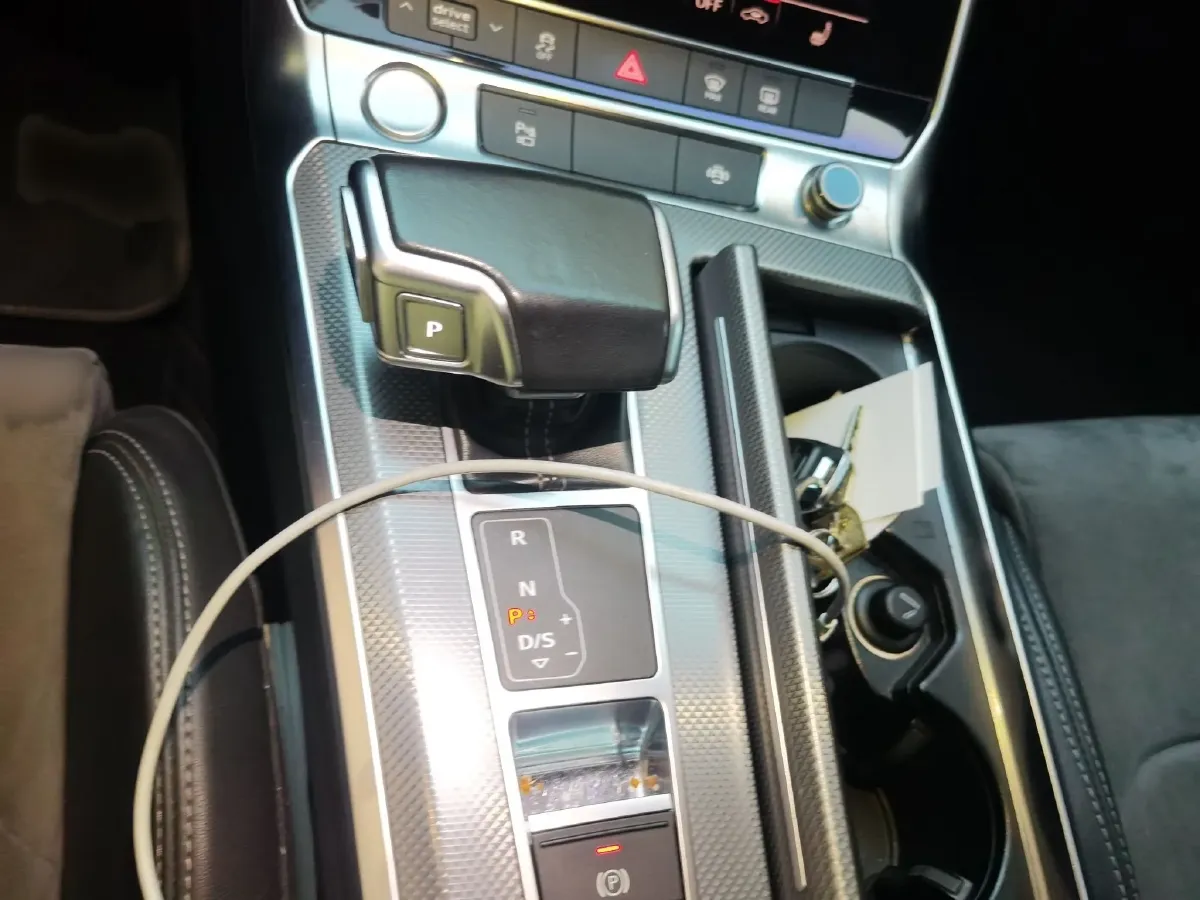 2019 Audi A6L 2.0T 190HP L4 7DCT,autocango,china used car exporter,china ev exporter,chinese used car exporter,chinese used ev exporter