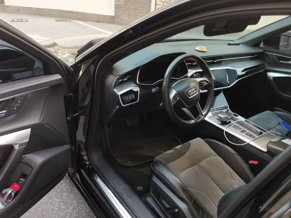 2019 Audi A6L 2.0T 190HP L4 7DCT,autocango,china used car exporter,china ev exporter,chinese used car exporter,chinese used ev exporter